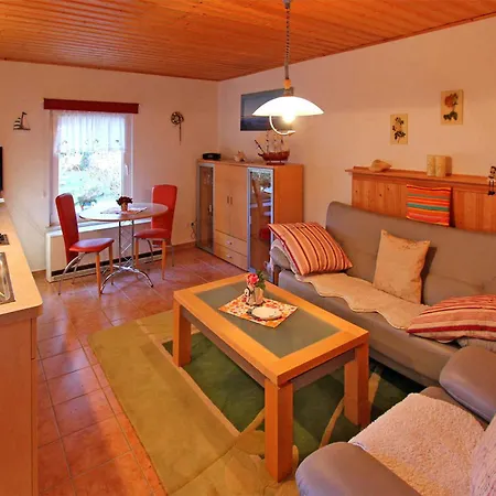 1 Bedroom Cozy In Mlschow Ot Dom wakacyjny